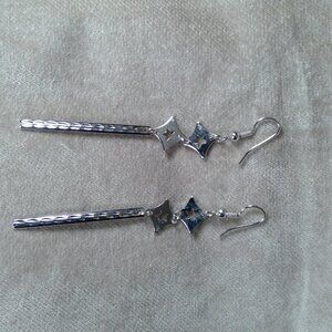 ***Silver color bars hanging cutout diamond design earring